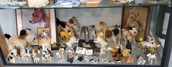 Lot 1386 - CANINE COLLECTABLES