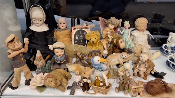 Lot 1327 - VINTAGE DOLLS & ANIMALS