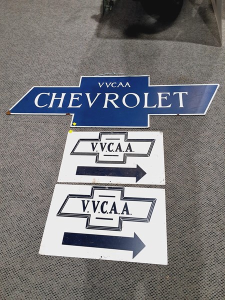 Lot 304 - CHEVROLET SIGNS