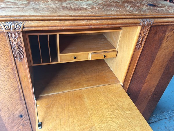 Lot 18 - DRESSER BUREAU