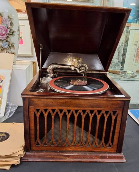 Lot 1194 - GRAMOPHONE