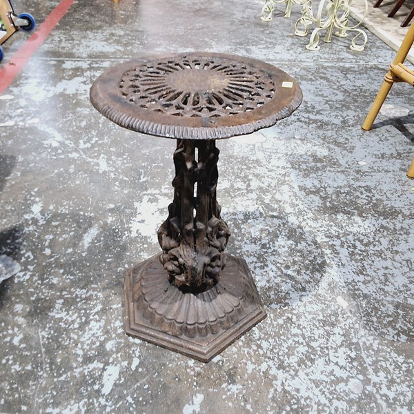 Lot 190 - GARDEN TABLE