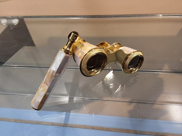 Lot 1191 - OPERA GLASSES