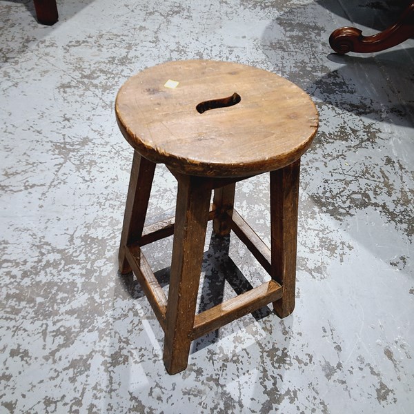 Lot 159 - STOOL