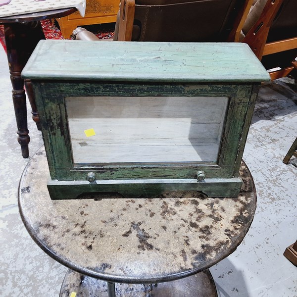 Lot 142 - DISPLAY