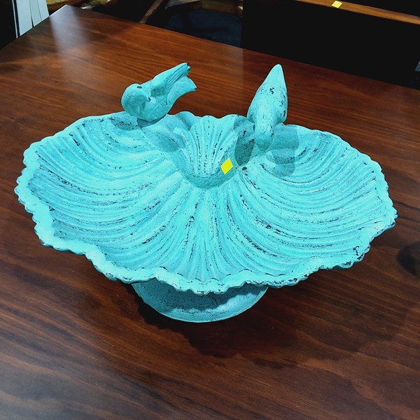 Lot 199 - BIRD BATH