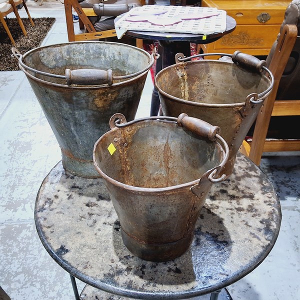 Lot 192 - BUCKETS