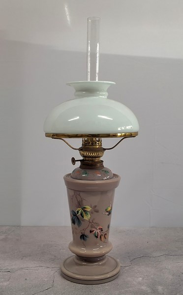 Lot 1369 - KEROSENE LAMP