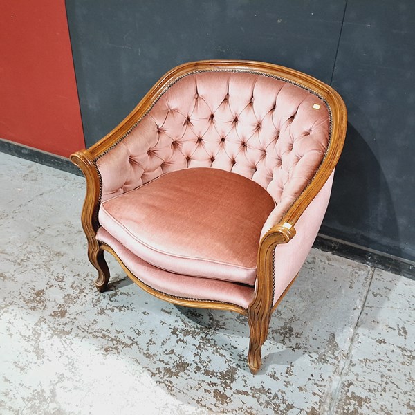 Lot 121 - LOUNGE CHAIR