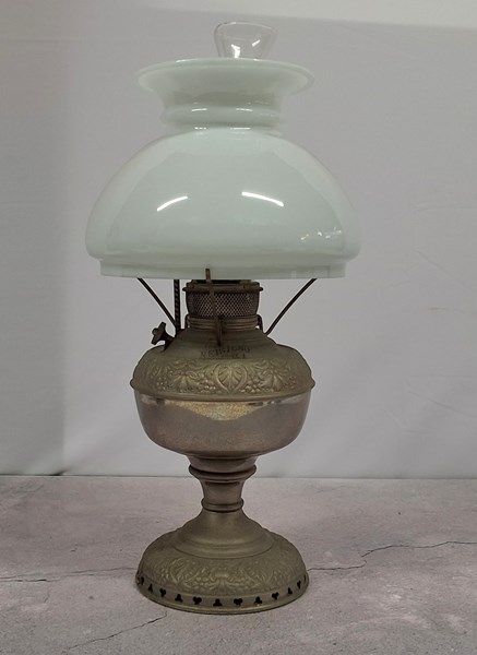 Lot 1332 - KEROSENE LAMP