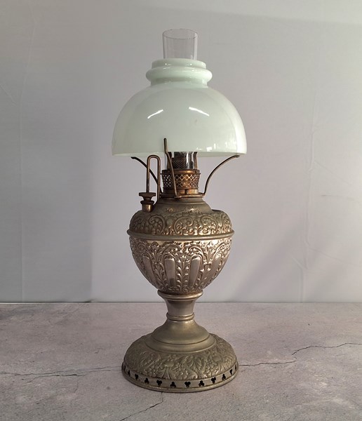 Lot 1365 - KEROSENE LAMP