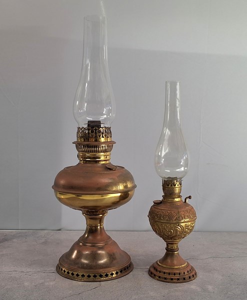 Lot 1330 - KEROSENE LAMPS