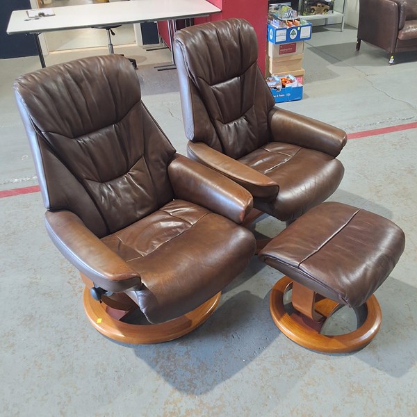 Lot 161 - PAIR OF LOUNGE CHAIRS