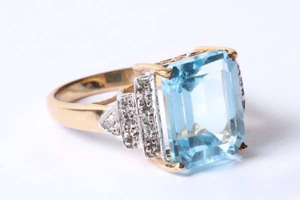 Lot 1031 - RING