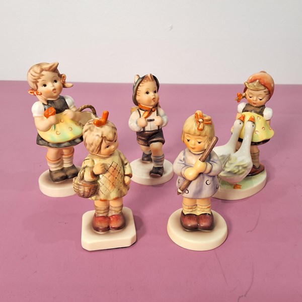 Lot 1536 - HUMMEL FIGURES BY GOEBEL (5)