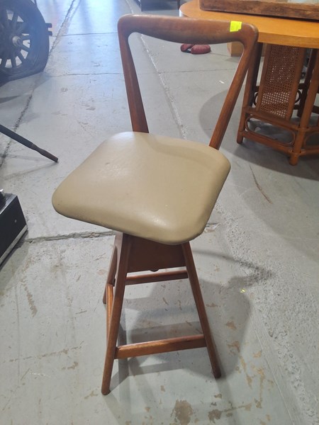 Lot 241 - BARSTOOL