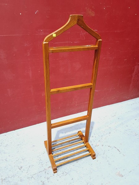 Lot 243 - VALET STAND