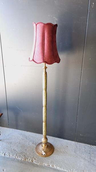 Lot 293 - STANDARD LAMP