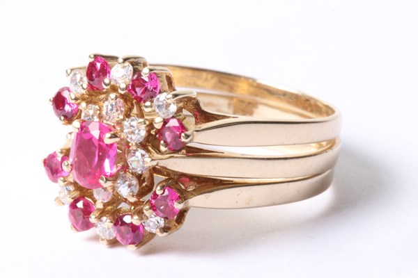 Lot 1017 - RING SET