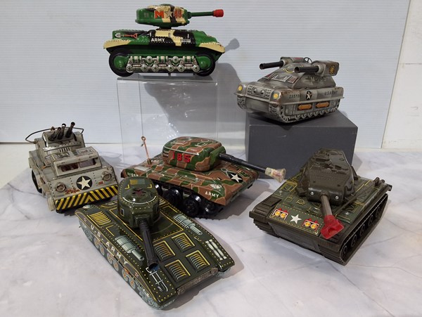 Lot 1444 - TIN TOY TANKS