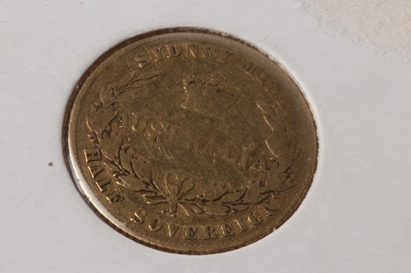 Lot 1076 - GOLD COIN