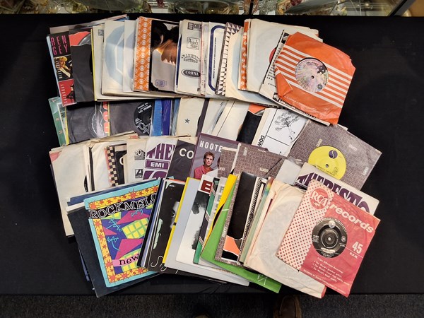 Lot 1425 - VINYL RECORDS