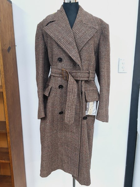 Lot 1482 - MEN'S COAT