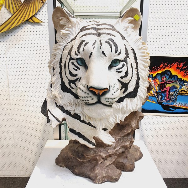 Lot 1462 - WHITE TIGER FIGURE