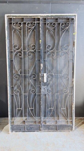 Lot 300 - SCREEN DOORS