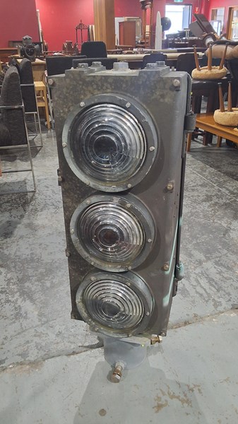 Lot 348 - RAILWAY SIGNAL LIGHT