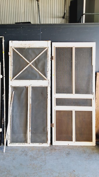 Lot 265 - SCREEN DOORS