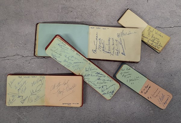 Lot 1084 - AUTOGRAPH BOOKS