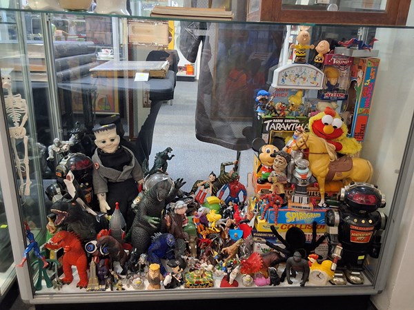 Lot 1203 - TOYS & GAMES