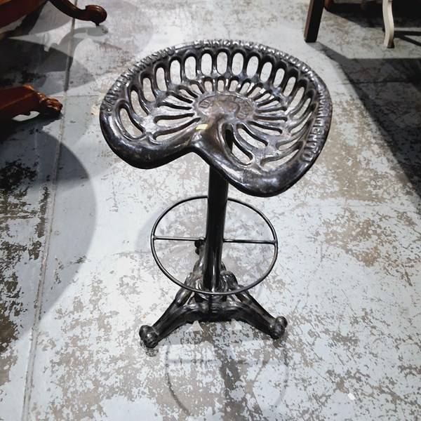 Lot 118 - BAR STOOL