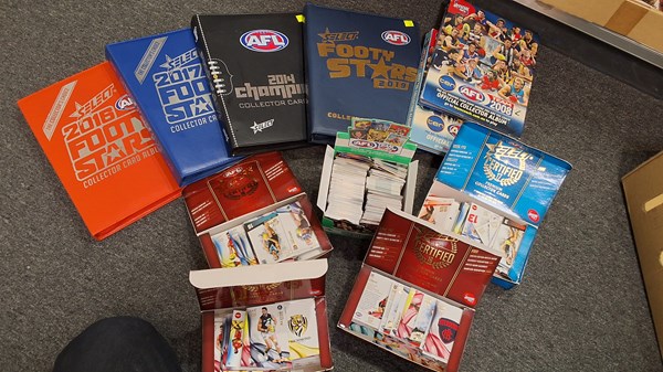 Lot 1264 - AFL COLLECTORS CARDS