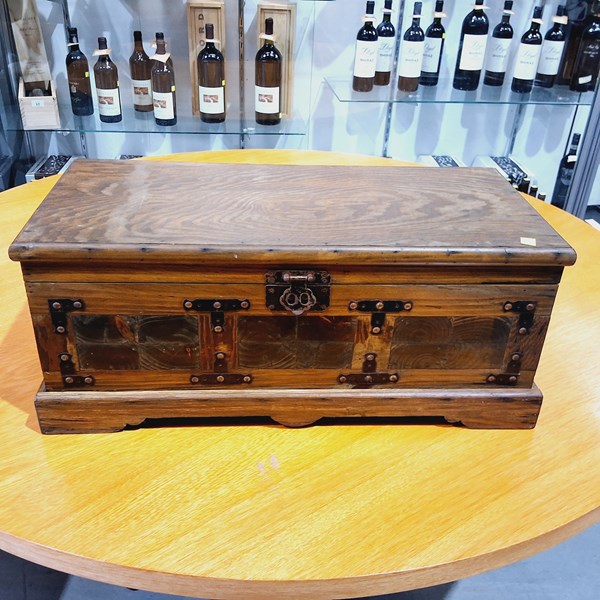 Lot 214 - TRUNK