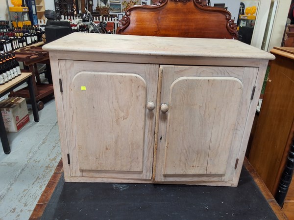 Lot 298 - CUPBOARD