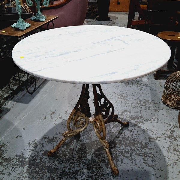 Lot 120 - GARDEN TABLE