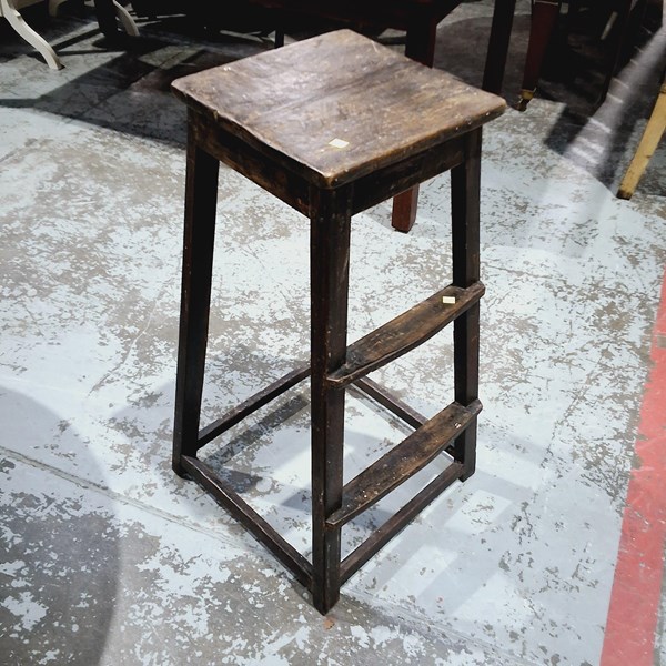 Lot 193 - STOOL