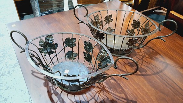 Lot 129 - FRUIT BOWLS