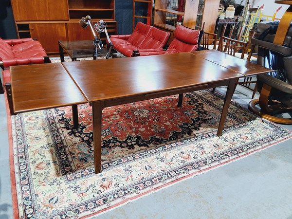 Lot 233 - DINING TABLE