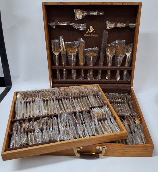 Lot 1498 - BRONZE FLATWARE