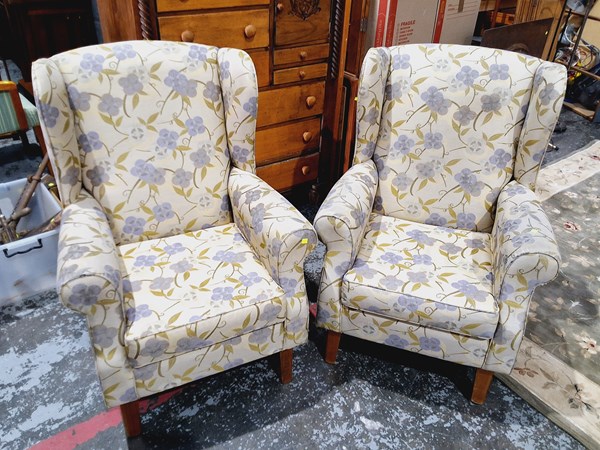 Lot 191 - LOUNGE CHAIRS