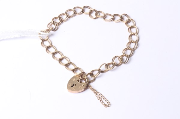 Lot 1052 - GOLD BRACELET