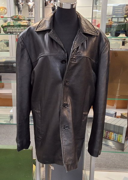 Lot 1431 - LEATHER JACKET