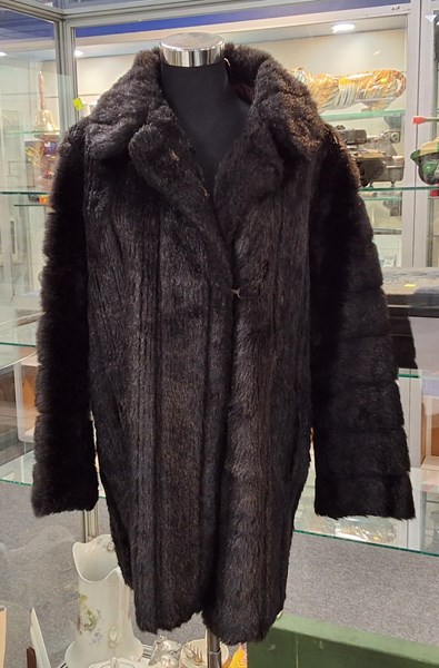 Lot 1430 - VINTAGE FAUX FUR COAT