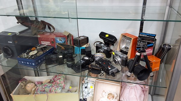 Lot 1501 - CAMERAS