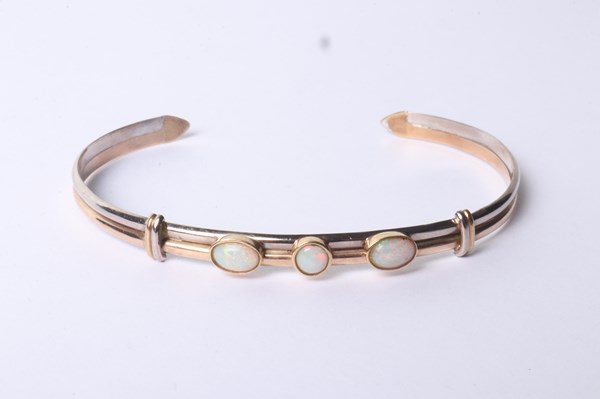 Lot 1003 - GOLD BANGLE