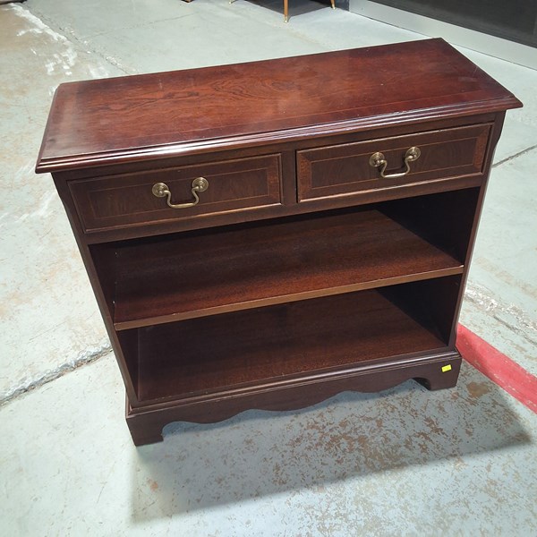 Lot 82 - BOOKSHELF