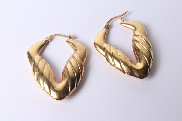 Lot 1037 - GOLD EARRINGS